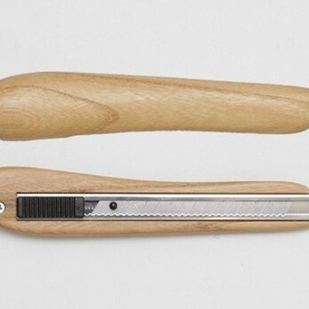 右利き用木製カッターナイフ（ケヤキ）の画像