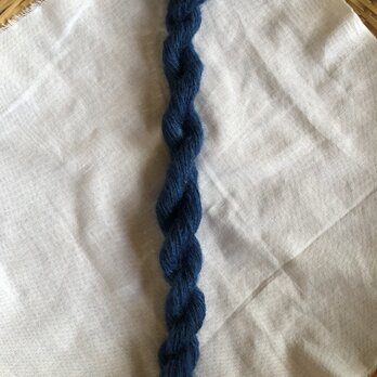 手紡ぎ糸 藍染ダニーデン羊(濃色)Cの画像