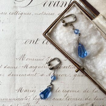 Blue glass earringの画像