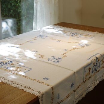 刺繍テーブルクロス（トナカイと雪の結晶）の画像