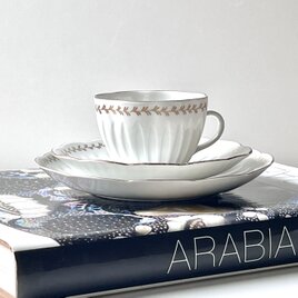【ARABIA】Keiju ヴィンテージ トリオ A（カップ＆ソーサーとケーキプレート）・アラビア ライヤウオシッキネンの画像